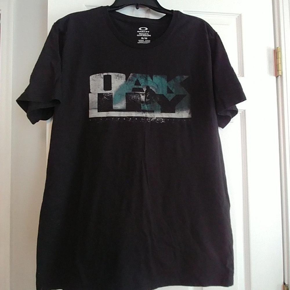 Oakley T-shirt